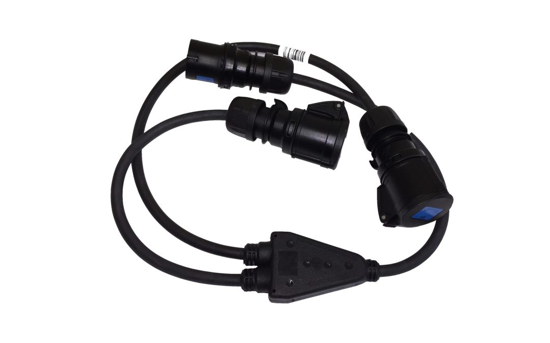Moulded C60 Y Splitter on H07RN-F 3G2.5 Titanex cable, PCE 16A 240V male connector in midnight black (013-6x) to 2 x PCE 16A 240V female connectors in midnight black (213-6x)